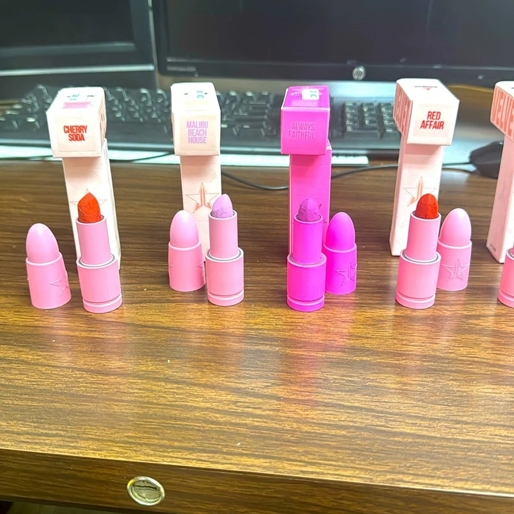 Jeffree star lipstick velvet-1 giveaway item
